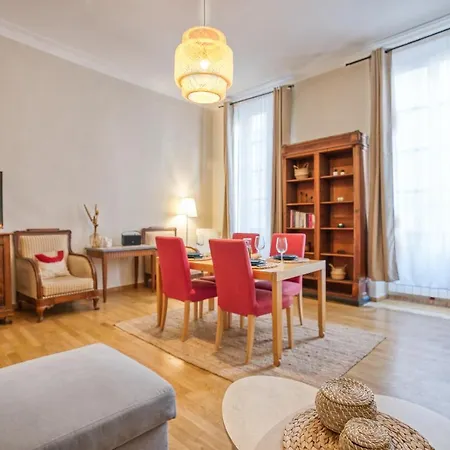 Superbe 95m2 Proche Arenes- Parking Offert * Nimes