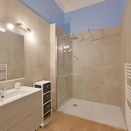 Superbe 95m2 Proche Arenes- Parking Offert Apartment