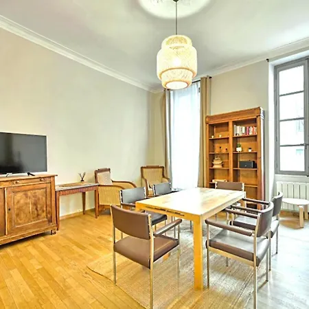 Superbe 95m2 Proche Arenes- Parking Offert Apartman *