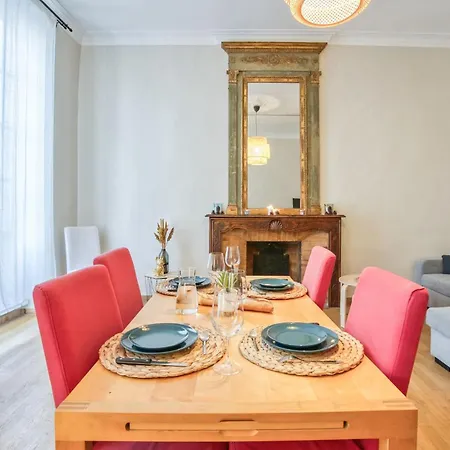Superbe 95m2 Proche Arenes- Parking Offert Apartman
