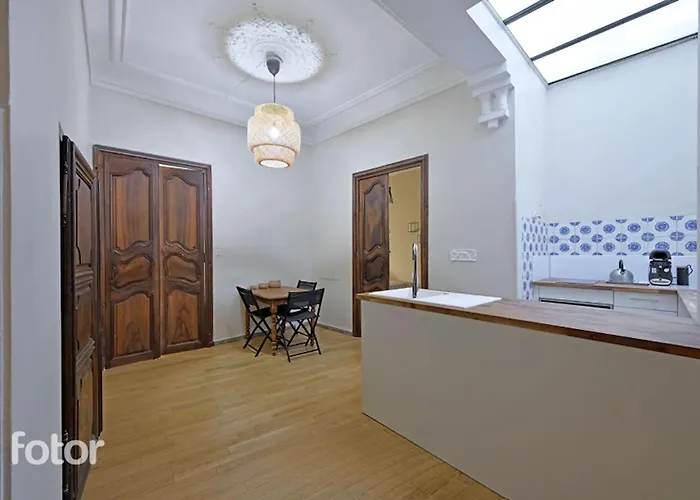 Superbe 95m2 Proche Arenes- Parking Offert * Nimes